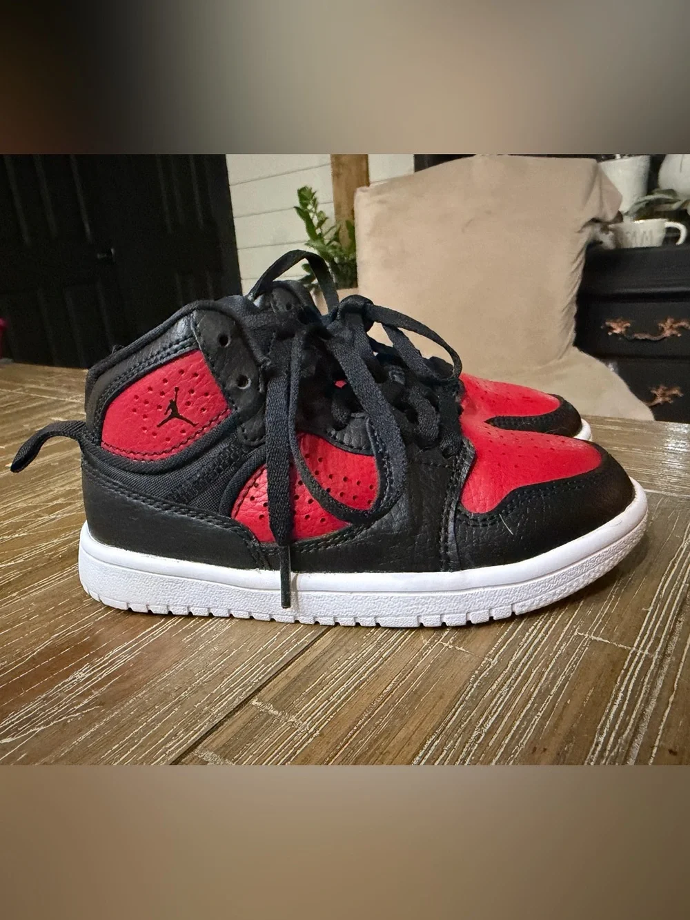 Jordan Kids Mid-Top Sneakers in Black & Red